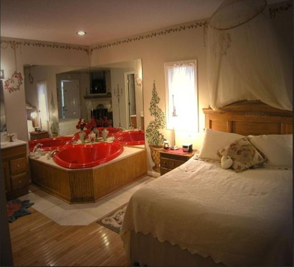 Queen Room with Spa Bath interior